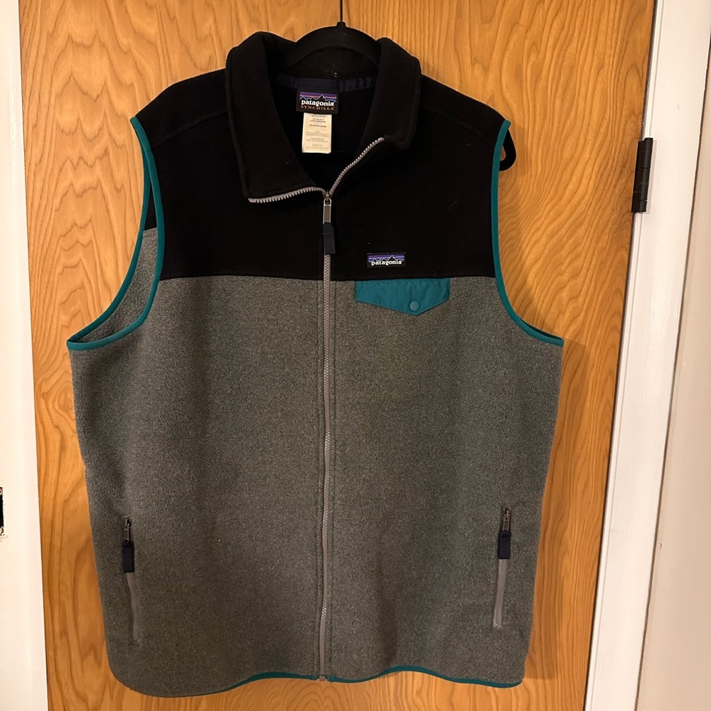 Men’s Black & Gray Patagonia Fleece Vest XXL